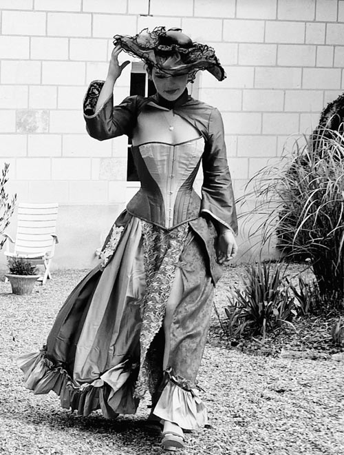 Robe Volute et corsets - Chapeaux de Nina